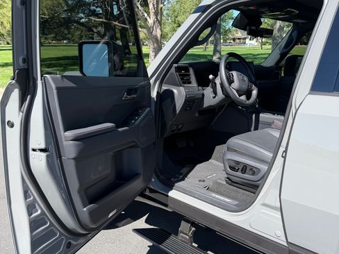 Used 2026 Lexus GX 550 w/ Accessory Package (2T) AWD/4WD image 8
