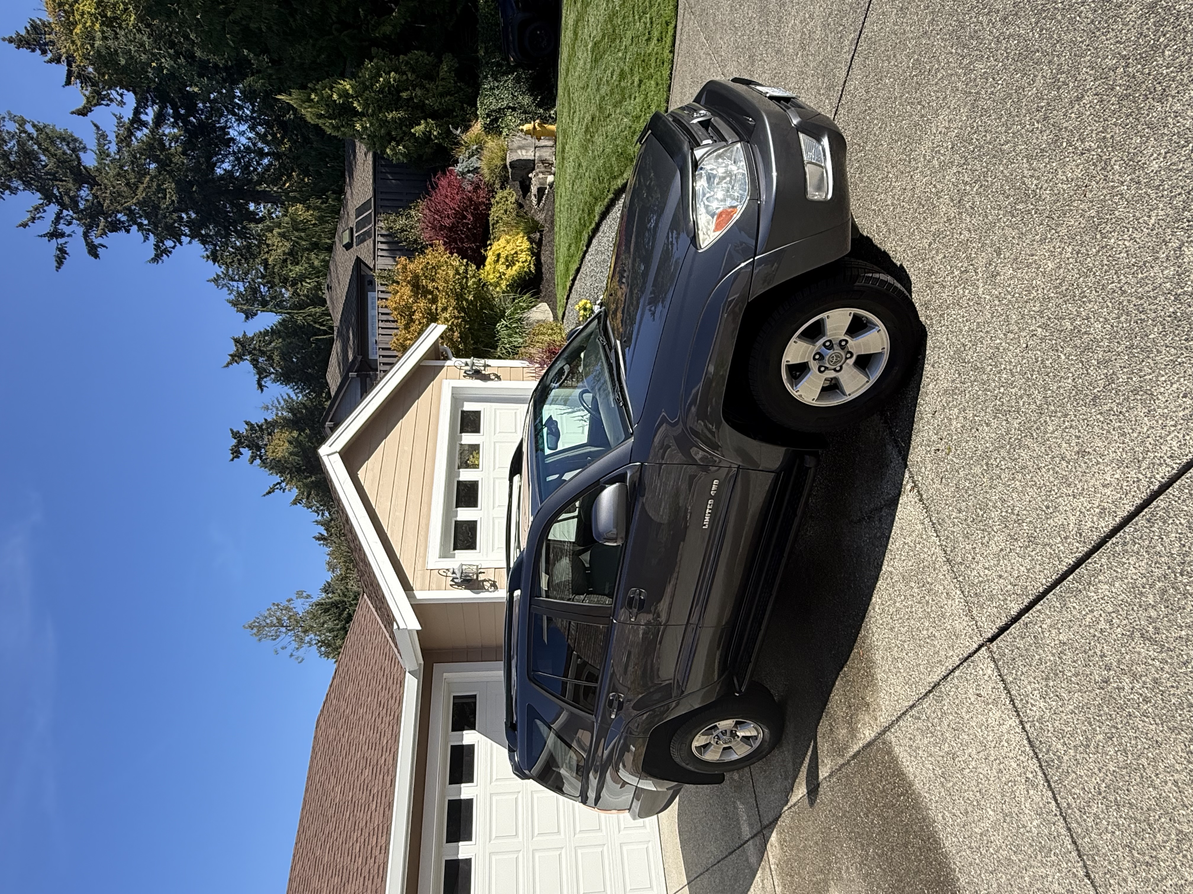 Used 2005 Toyota 4Runner Limited w/ Preferred Accessory Pkg AWD/4WD image 2