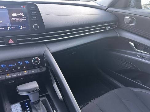 Used 2023 Hyundai Elantra Blue image 11