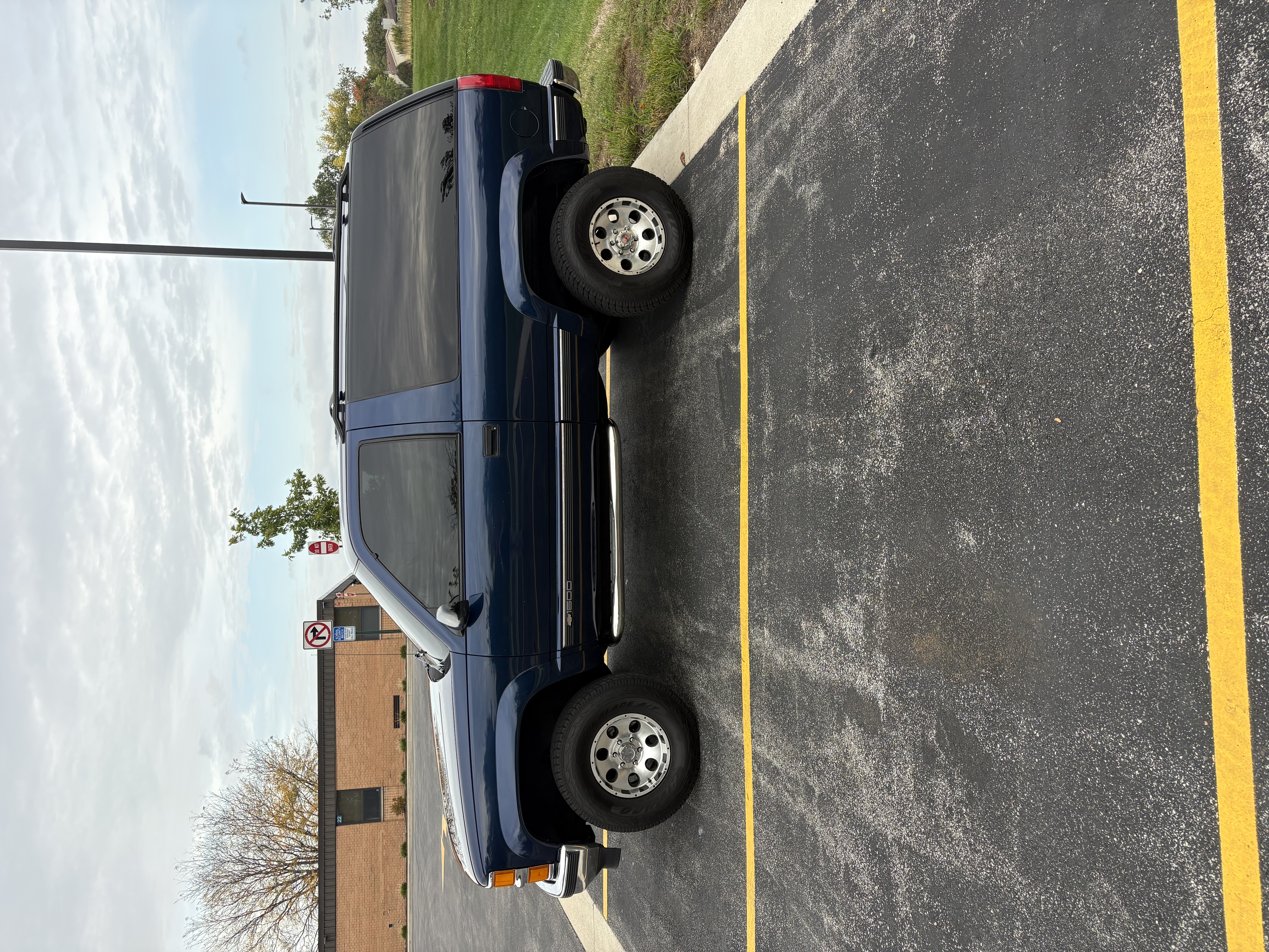 Used 1995 Chevrolet Tahoe 4WD 2-Door image 1