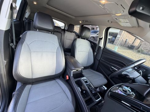 Used 2017 Ford Escape Titanium image 9