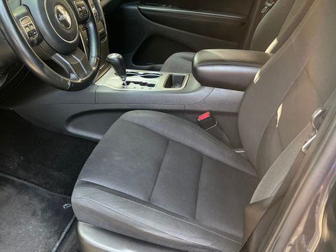 Used 2011 Jeep Grand Cherokee Laredo image 8