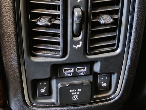 Used 2014 Jeep Grand Cherokee Overland AWD/4WD image 16
