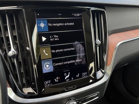 Used 2022 Volvo S60 B5 Momentum w/ Climate Package image 11