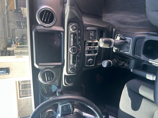 Used 2018 Jeep Wrangler Unlimited Sahara AWD/4WD image 9