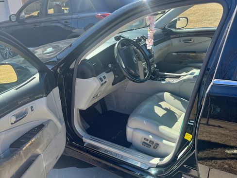 Used 2012 Lexus LS 460 w/ Comfort Pkg image 5