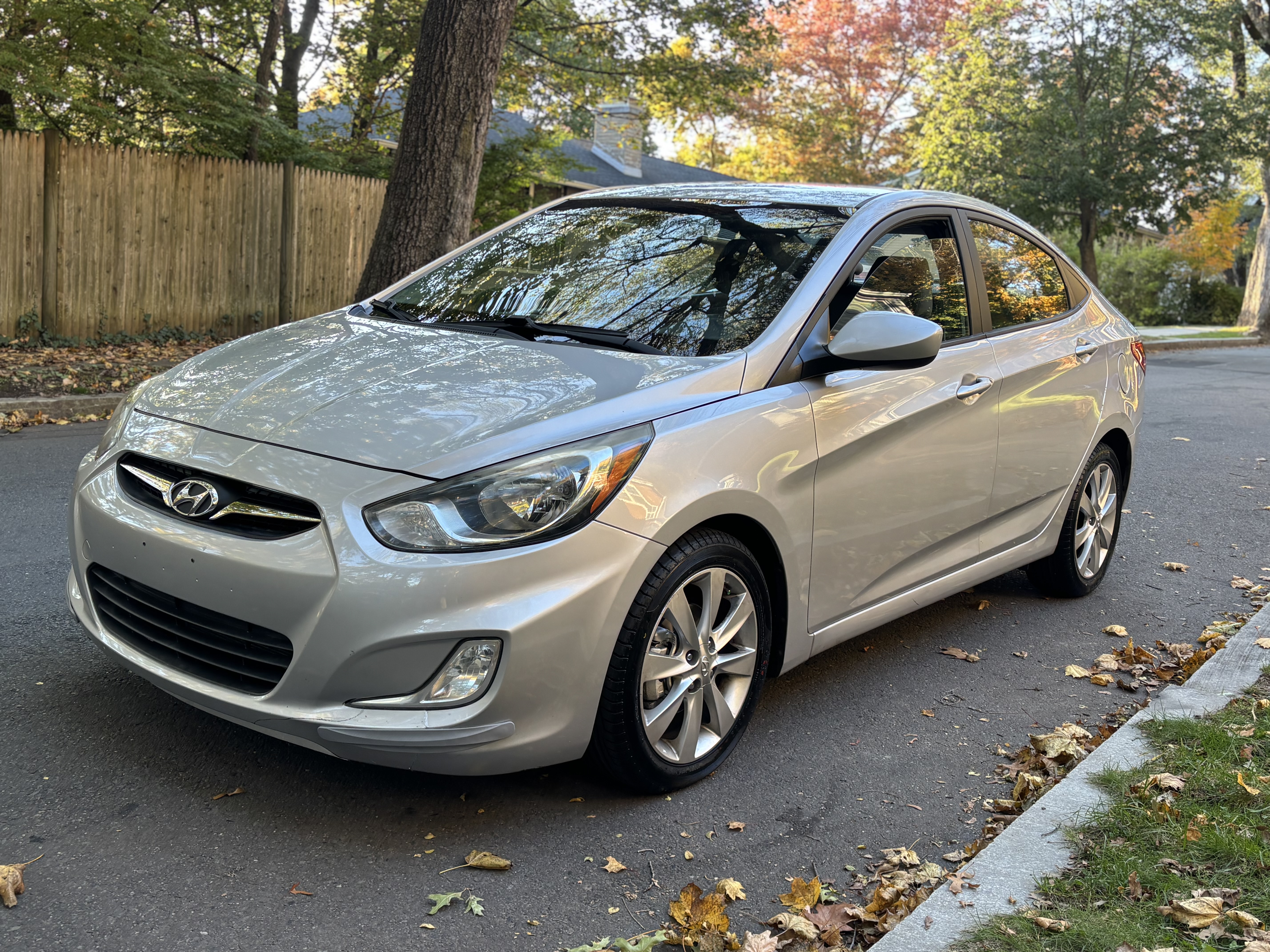 Used 2013 Hyundai Accent GLS w/ Premium Pkg FWD image 2