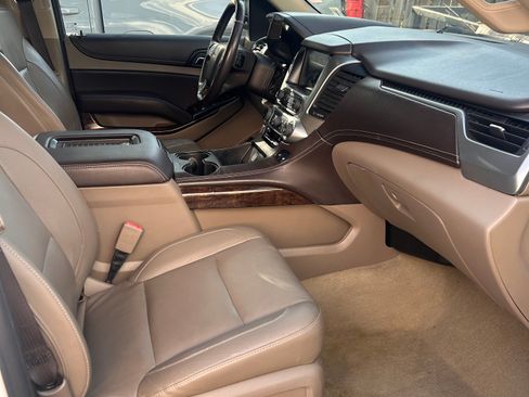 Used 2017 Chevrolet Suburban LT w/ Luxury Package image 14