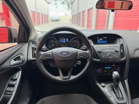 Used 2018 Ford Focus SE FWD image 18