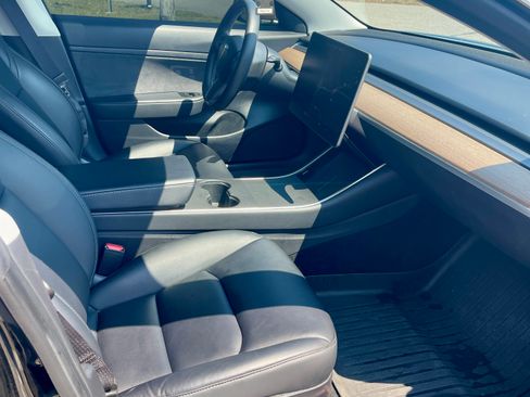 Used 2020 Tesla Model 3 Standard Range Plus image 8