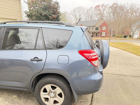 Used 2010 Toyota RAV4 4WD image 12