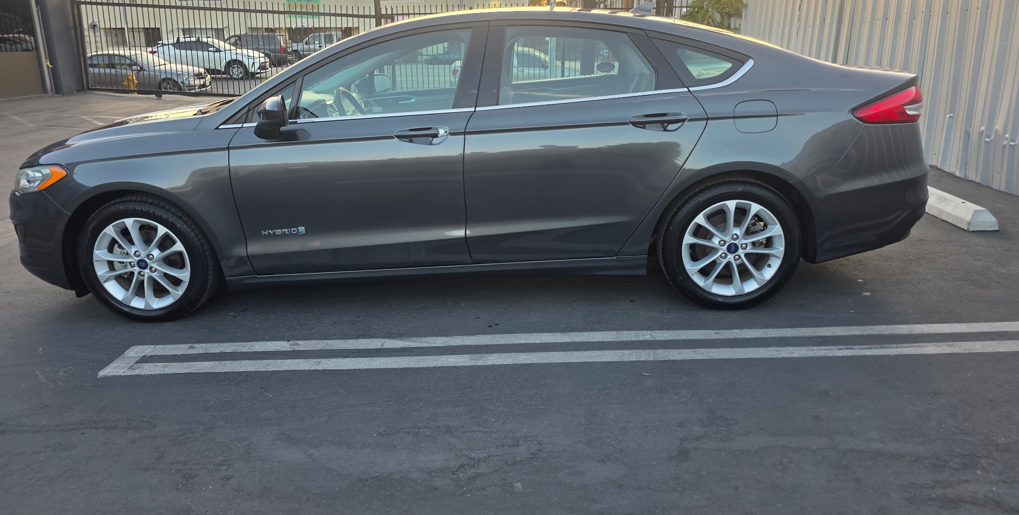 Used 2019 Ford Fusion SE FWD image 9