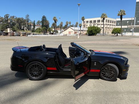 Used 2014 Ford Mustang Shelby GT500 w/ Equipment Group 821A RWD image 16