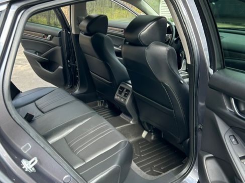 Used 2022 Honda Accord Touring image 10