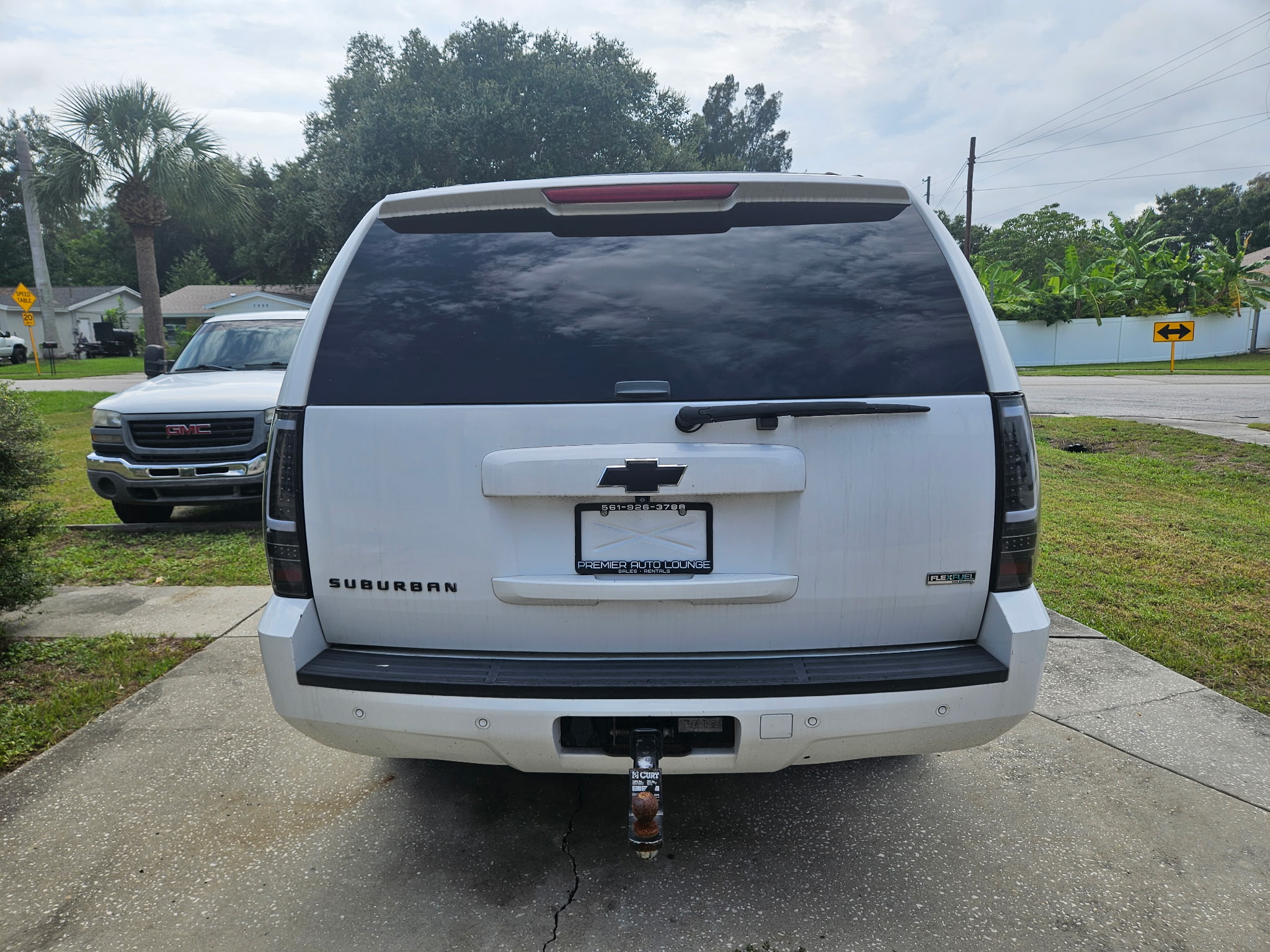 Used 2011 Chevrolet Suburban LT AWD/4WD image 8