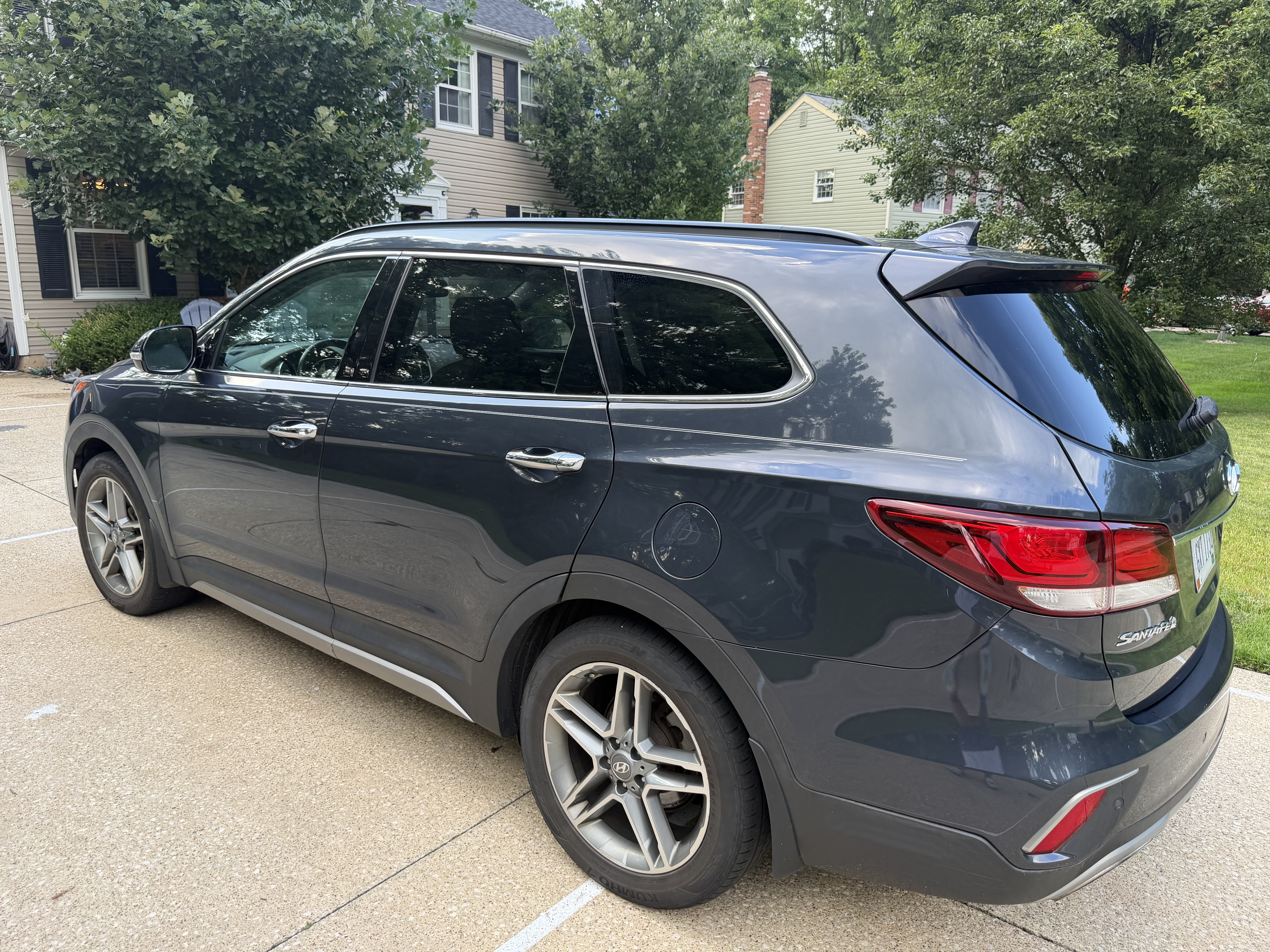 Used 2017 Hyundai Santa Fe Limited w/ Cargo Package AWD/4WD image 5