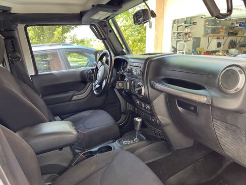 Used 2014 Jeep Wrangler Unlimited Sport w/ Quick Order Package 24S AWD/4WD image 15