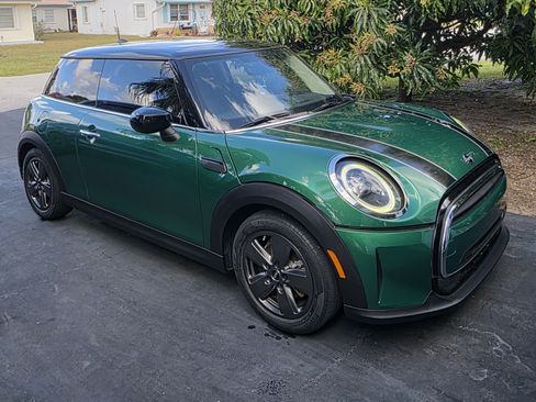 Used 2022 MINI Cooper 2-Door Hardtop image 2