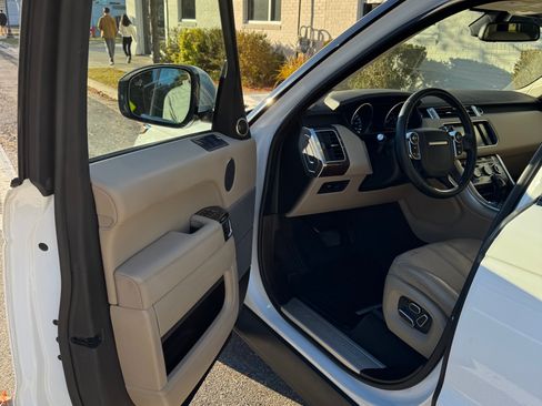 Used 2014 Land Rover Range Rover Sport HSE image 6