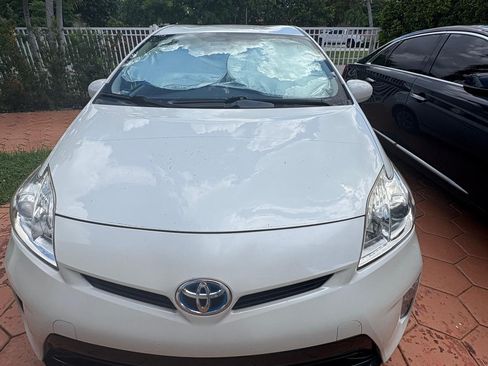 Used 2015 Toyota Prius Four image 2