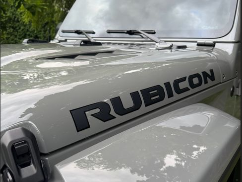 Used 2021 Jeep Gladiator Rubicon image 2