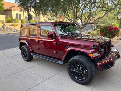 Used 2021 Jeep Wrangler Unlimited Sahara AWD/4WD image 10