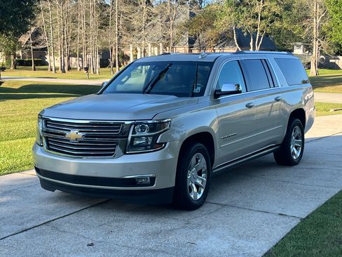 Used 2015 Chevrolet Suburban LTZ image 14