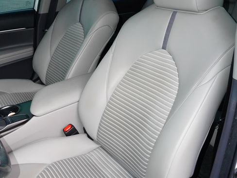 Used 2023 Toyota Camry SE w/ Convenience Package image 11