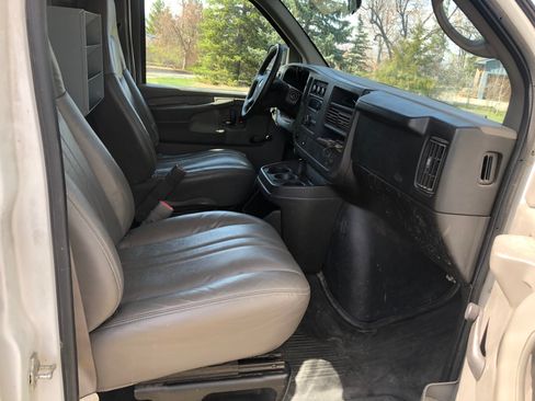 Used 2009 Chevrolet Express 2500 RWD image 5