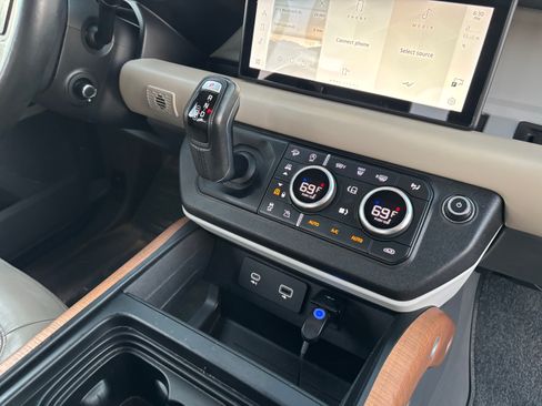 Used 2020 Land Rover Defender 110 HSE image 21