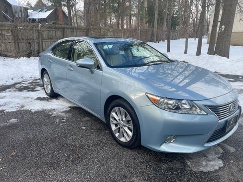 Used 2013 Lexus ES 300h image 4