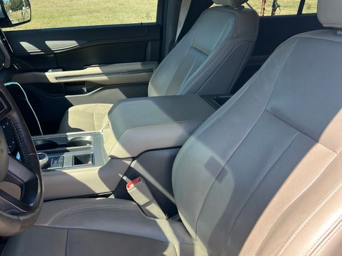 Used 2018 Ford Expedition XLT w/ Equipment Group 202A image 8