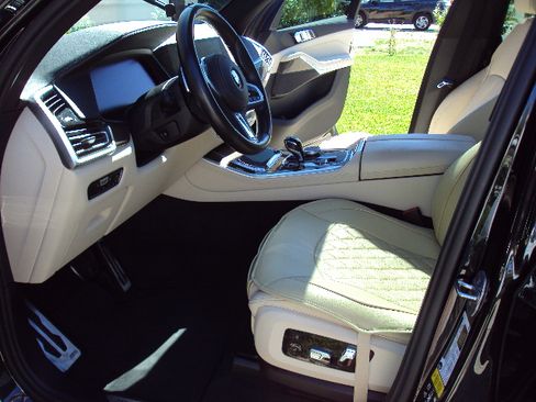 Used 2022 BMW X5 xDrive40i w/ M Sport Package image 25