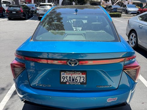 Used 2018 Toyota Mirai FWD image 2