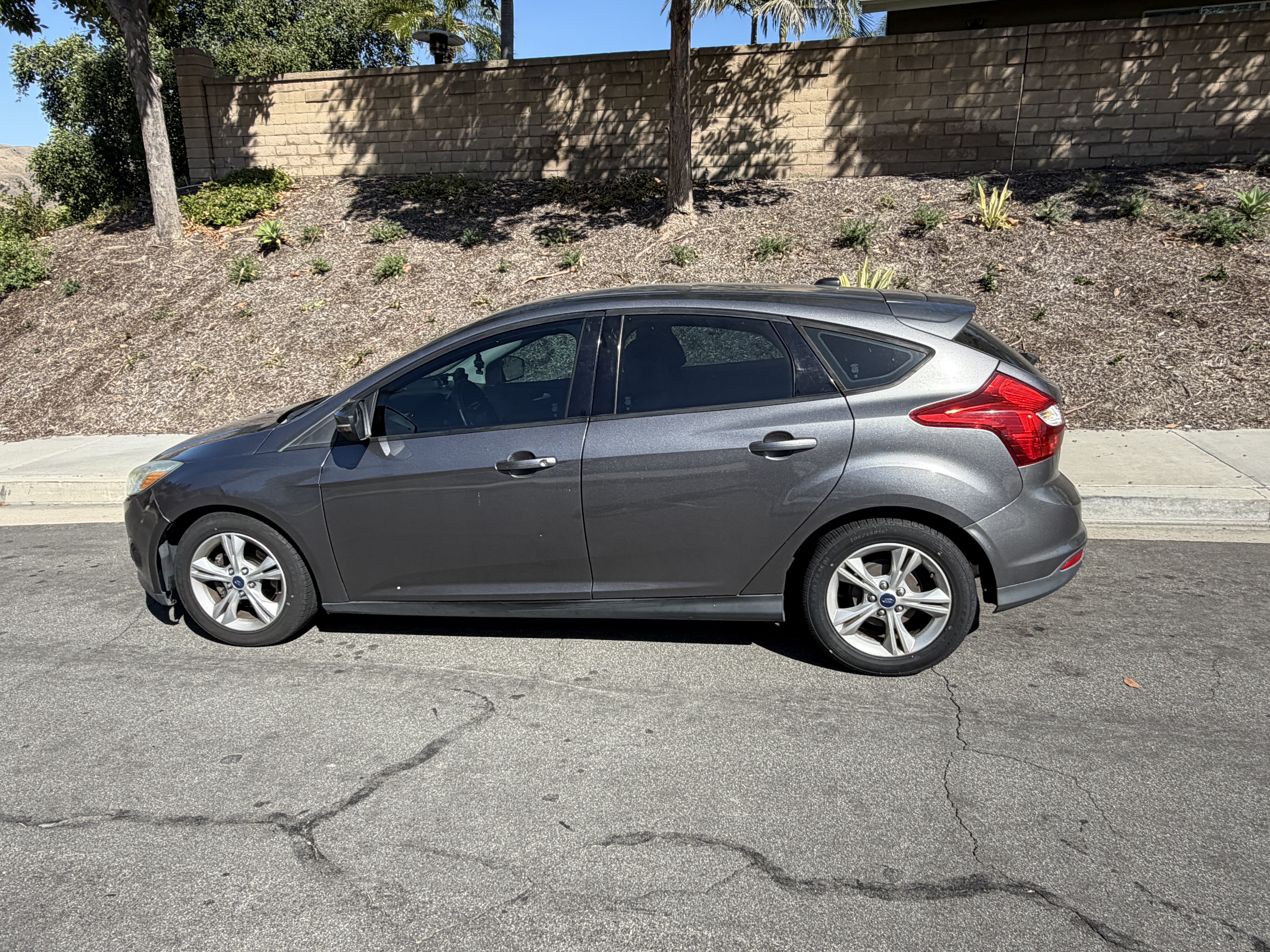 Used 2014 Ford Focus SE FWD image 1