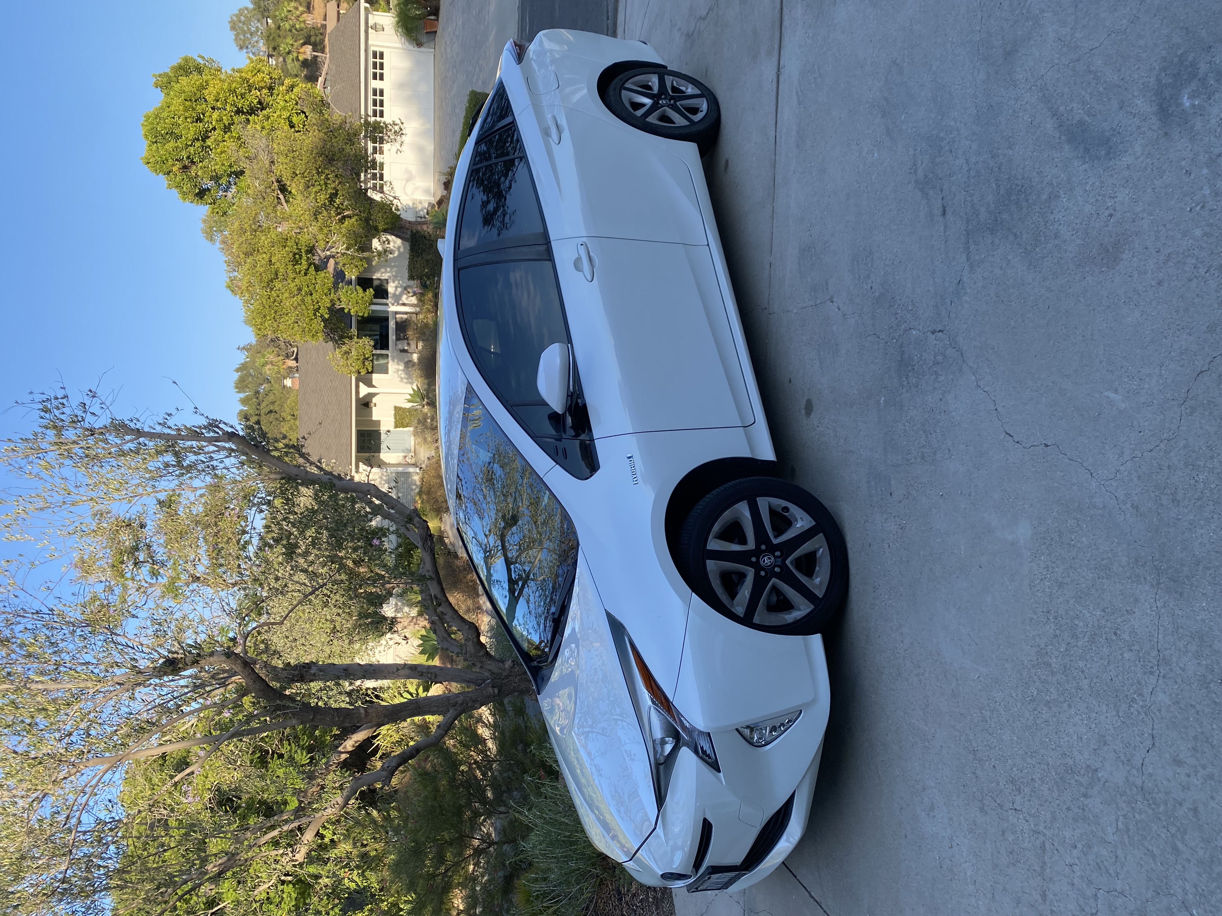 Used 2016 Toyota Prius Four Touring FWD image 1