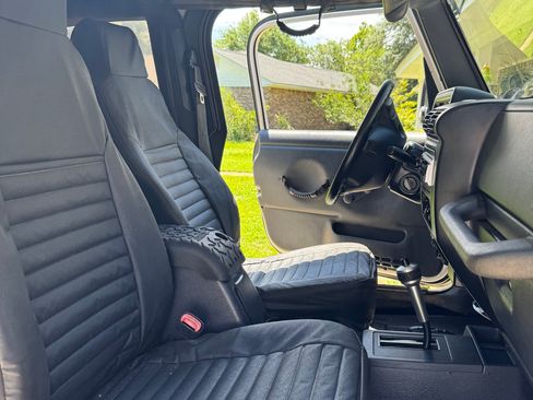 Used 2005 Jeep Wrangler X AWD/4WD image 6