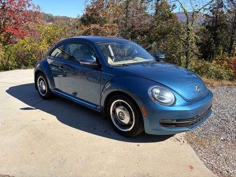 Used 2016 Volkswagen Beetle 1.8T SE w/ Lighting Package image 2