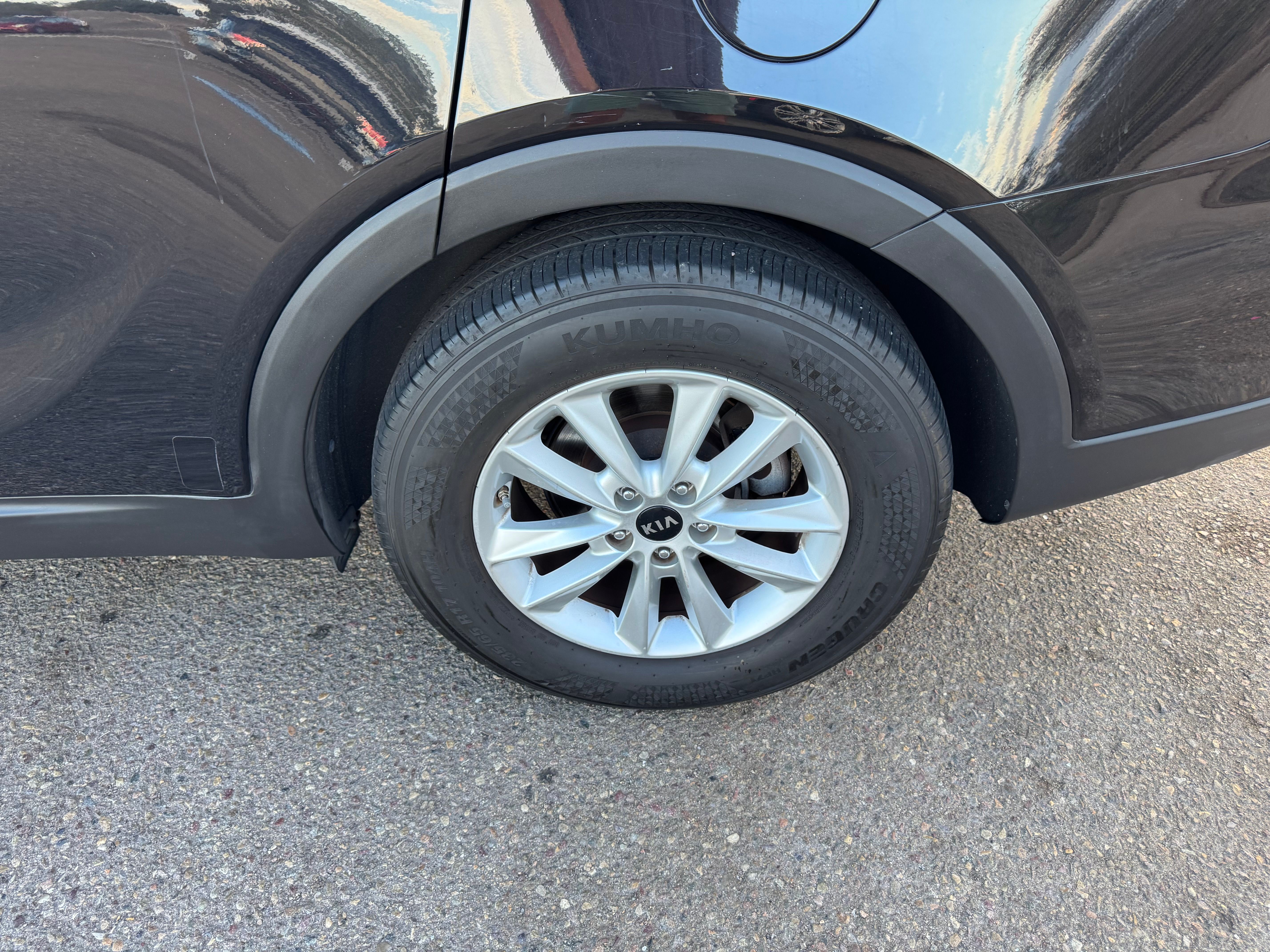 Used 2019 Kia Sorento L FWD image 29