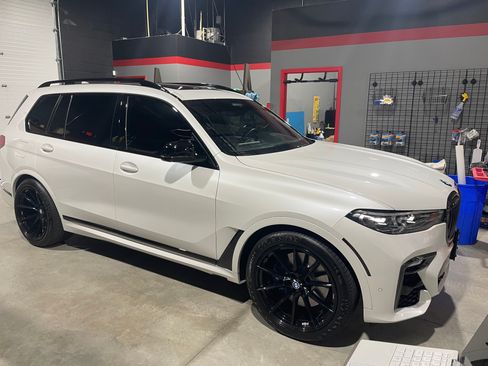 Used 2021 BMW X7 xDrive40i w/ M Sport Package AWD/4WD image 1