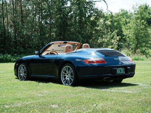 Used 2005 Porsche 911 Carrera RWD image 2