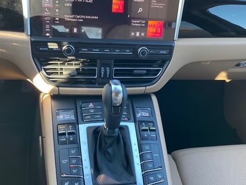 Used 2021 Porsche Macan image 9