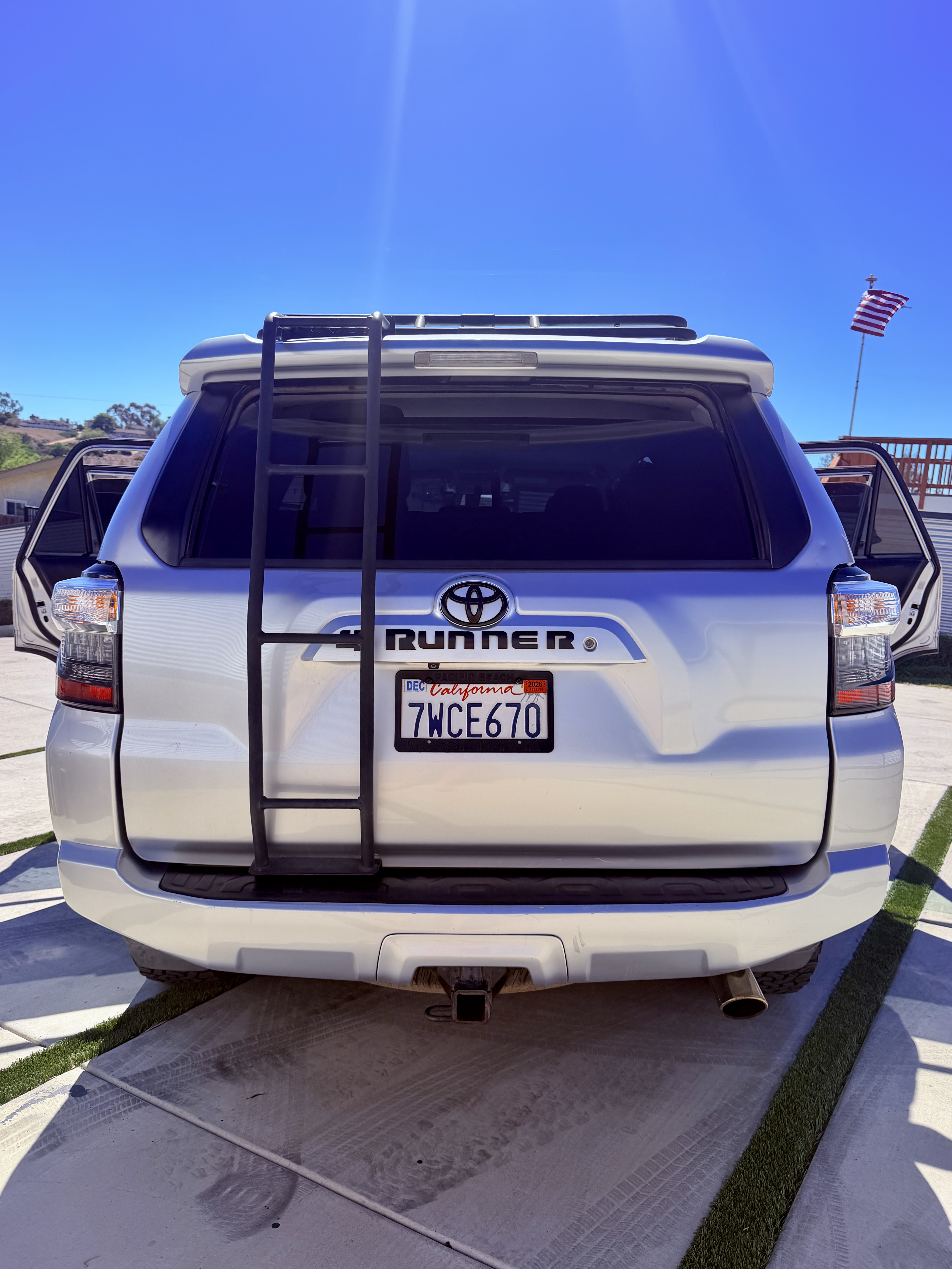 Used 2016 Toyota 4Runner SR5 AWD/4WD image 5