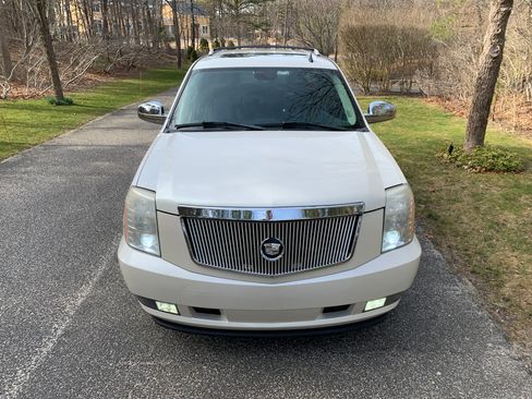 Used 2007 Cadillac Escalade 2WD w/ Information Package image 10