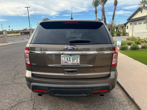 Used 2015 Ford Explorer XLT w/ Equipment Group 202A FWD image 2