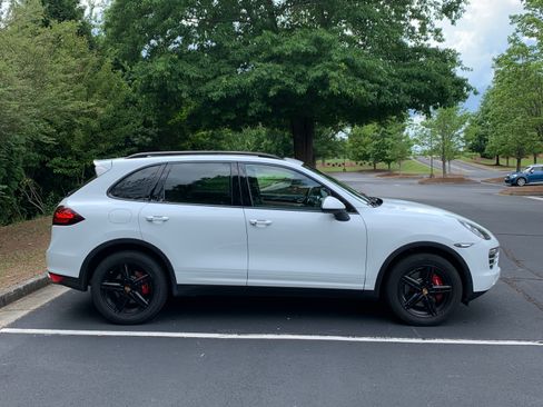 Used 2014 Porsche Cayenne Platinum Edition AWD/4WD image 6