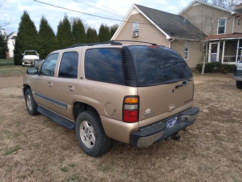 Used 2005 Chevrolet Tahoe LT w/ LT Preferred Equipment Group image 2