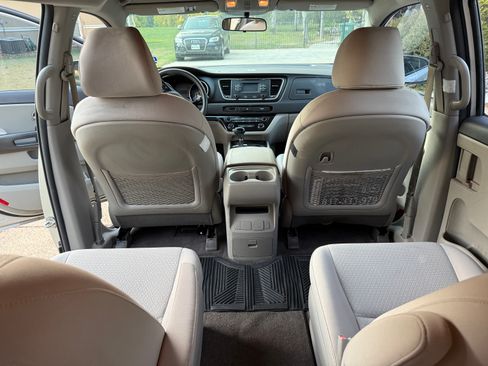 Used 2016 Kia Sedona L image 15
