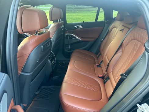 Used 2023 BMW X6 xDrive40i w/ Executive Package AWD/4WD image 8