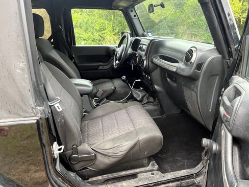 Used 2012 Jeep Wrangler Sport AWD/4WD image 9